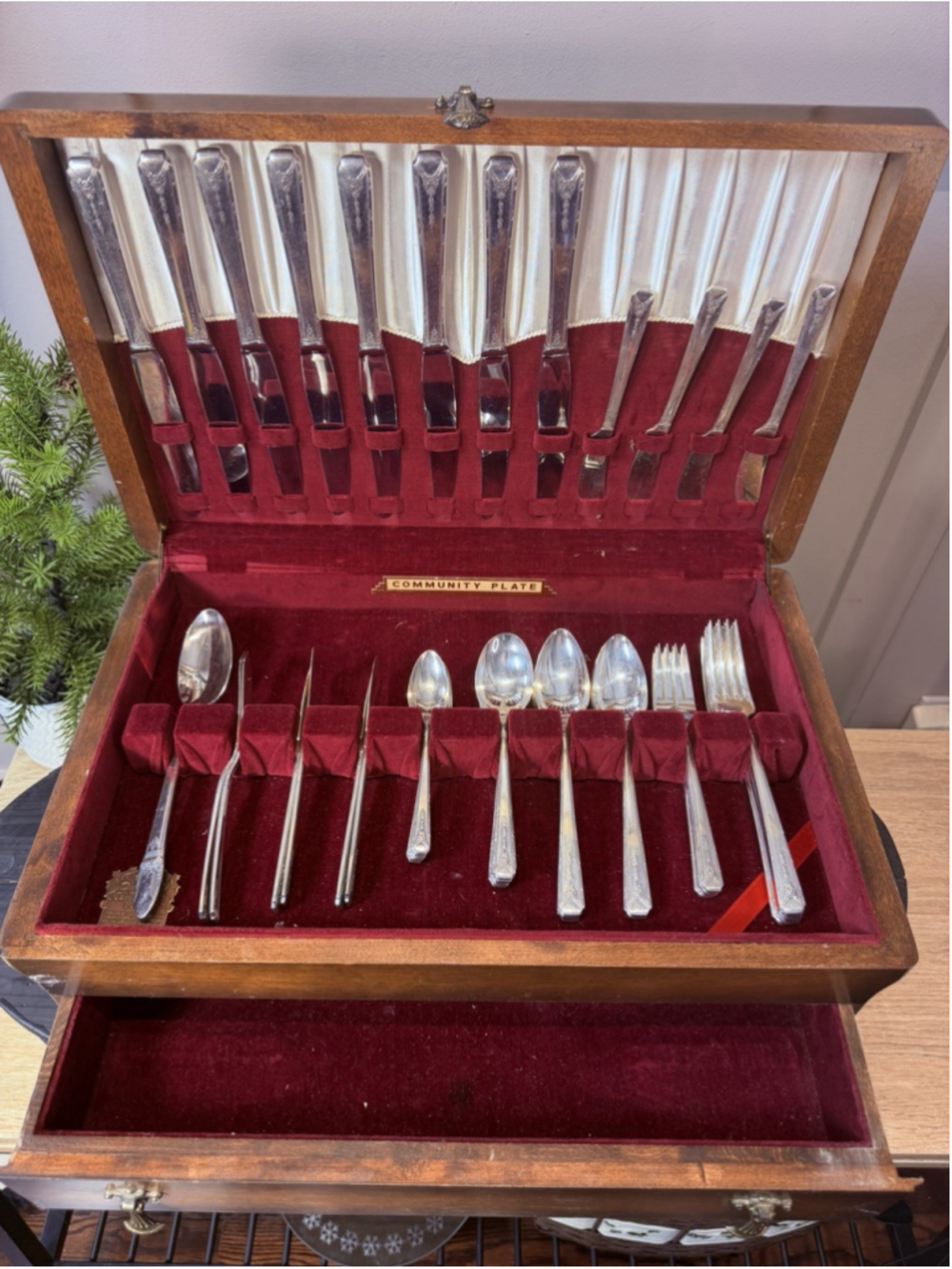 1930s Milady Silver-plate 62 piece Set Chest 1847 Rogers Bros Flatware